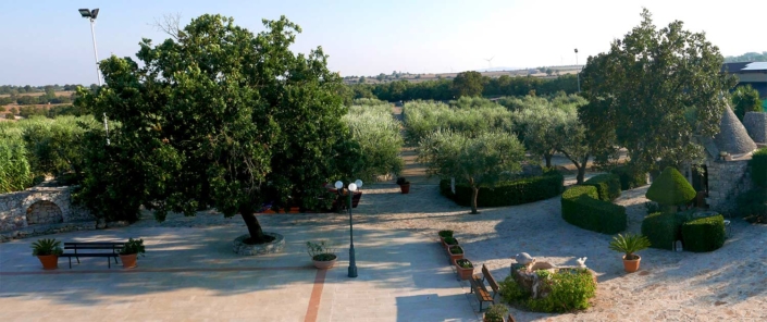 Panoramica con vista trullo Agriturismo Regno di Marzagaglia Gioia del Colle