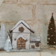 Decorazioni di Natale e Capodanno sul caminetto in agriturismo