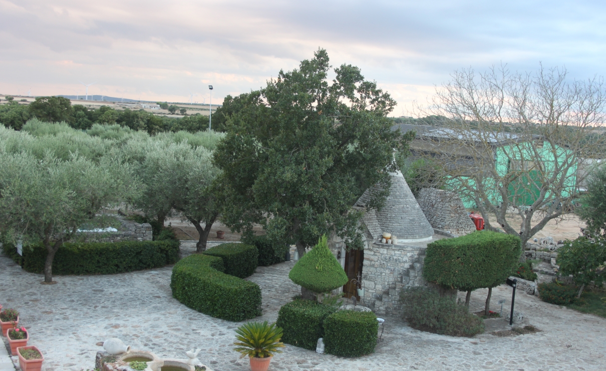 Panoramica con trullo in agriturismo